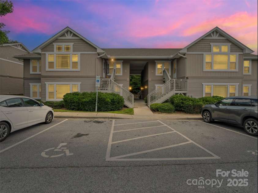 131 Morningside Lane, Hendersonville, NC 28792.  MLS# CAR4276321, YatesRealty ID 23059. 