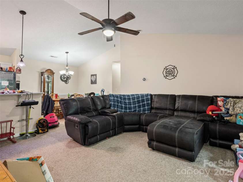 131 Morningside Lane, Hendersonville, NC 28792.  MLS# CAR4276321, YatesRealty ID 23059. 