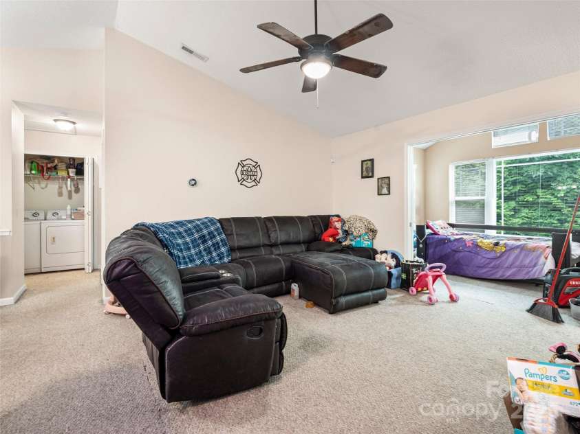 131 Morningside Lane, Hendersonville, NC 28792.  MLS# CAR4276321, YatesRealty ID 23059. 