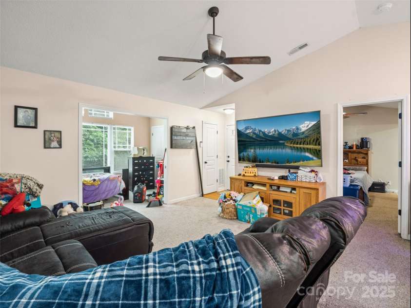 131 Morningside Lane, Hendersonville, NC 28792.  MLS# CAR4276321, YatesRealty ID 23059. 