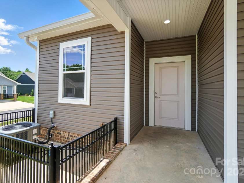 1530 29th Street, Hickory, NC 28602.  MLS# CAR4300655, YatesRealty ID 2306. 