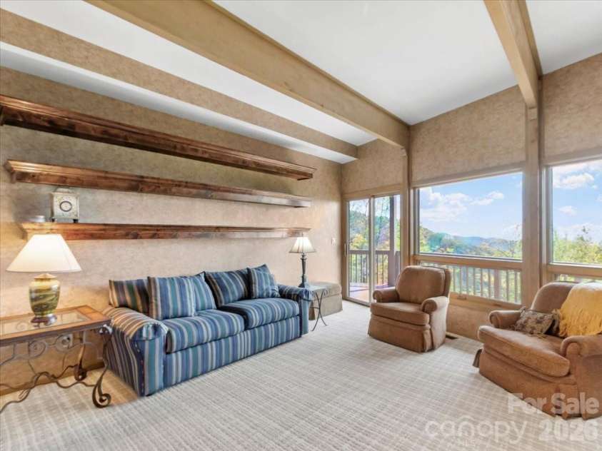 218 Slickrock Road, Burnsville, NC 28714.  MLS# CAR4377114, YatesRealty ID 23061. BUILT-INS / LARGE WINDOWS