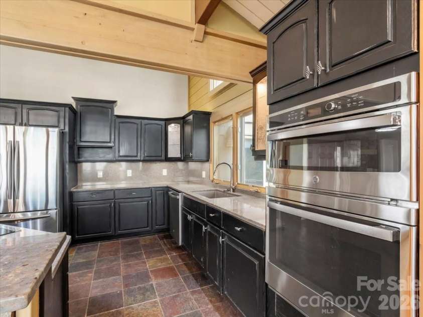 218 Slickrock Road, Burnsville, NC 28714.  MLS# CAR4377114, YatesRealty ID 23061. CHEF'S PARADISE