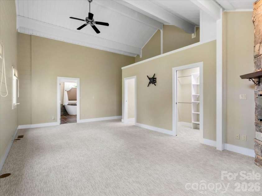 218 Slickrock Road, Burnsville, NC 28714.  MLS# CAR4377114, YatesRealty ID 23061. PRIMARY WITH ENSUITE