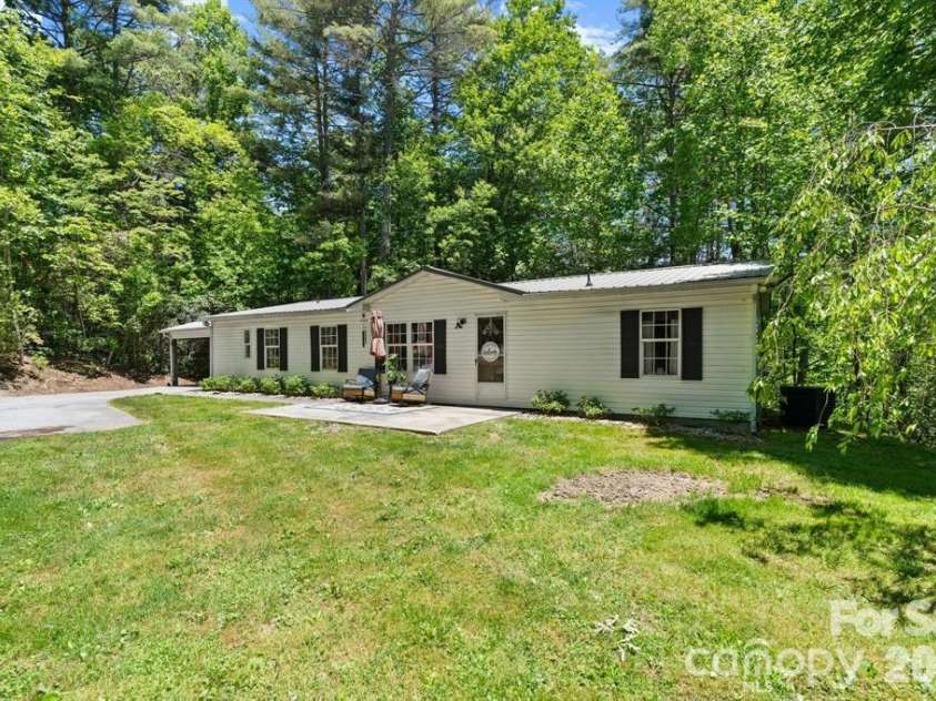 122 Fallswood Court, Hendersonville, NC 28739.  MLS# CAR4413913, YatesRealty ID 23063. 