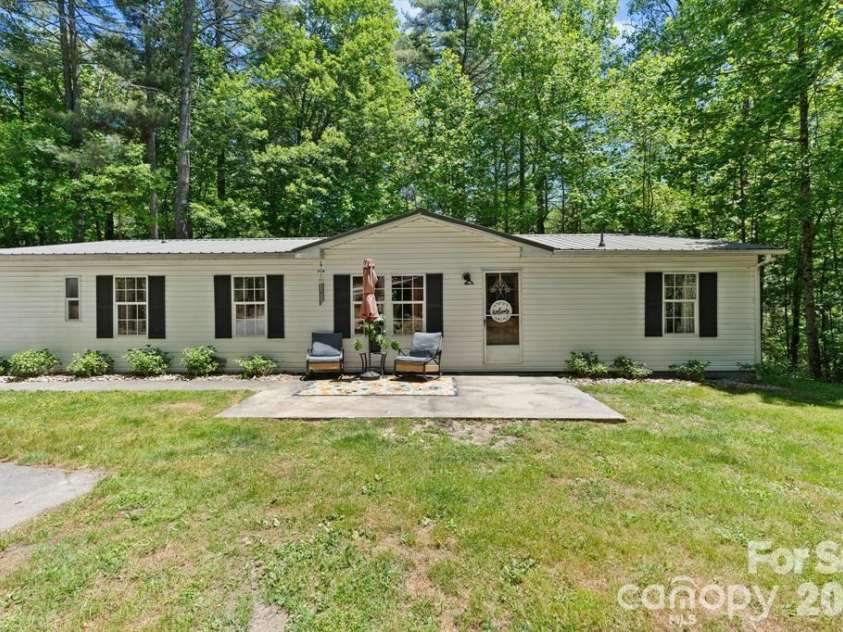 122 Fallswood Court, Hendersonville, NC 28739.  MLS# CAR4413913, YatesRealty ID 23063. 