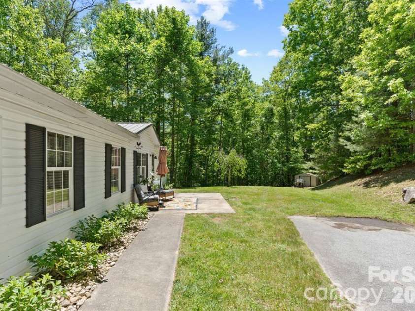 122 Fallswood Court, Hendersonville, NC 28739.  MLS# CAR4413913, YatesRealty ID 23063. 