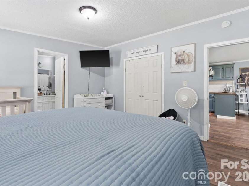 122 Fallswood Court, Hendersonville, NC 28739.  MLS# CAR4413913, YatesRealty ID 23063. 