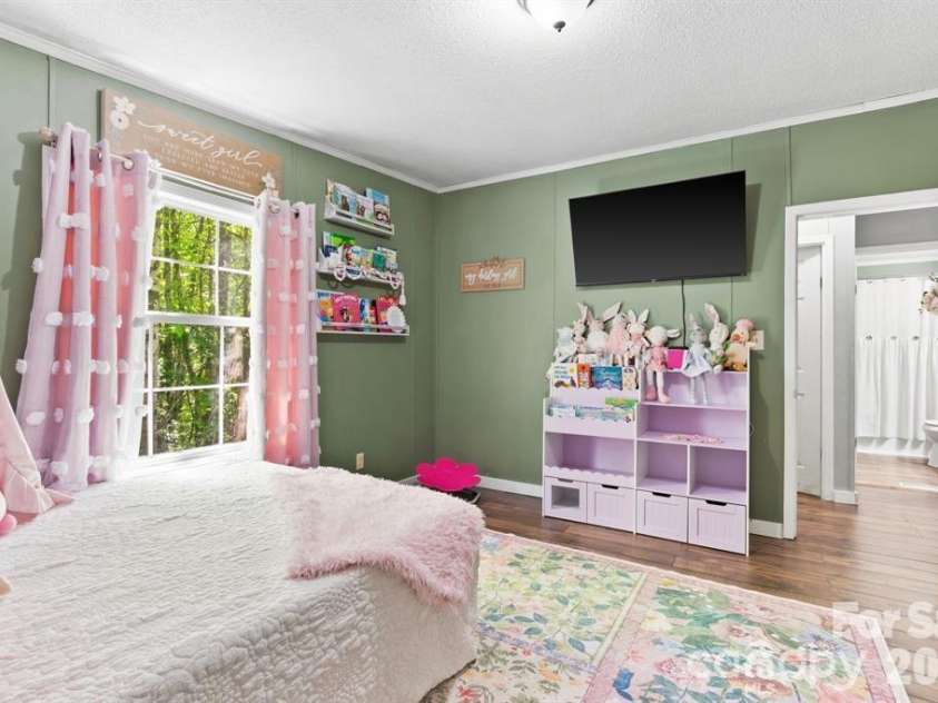 122 Fallswood Court, Hendersonville, NC 28739.  MLS# CAR4413913, YatesRealty ID 23063. 