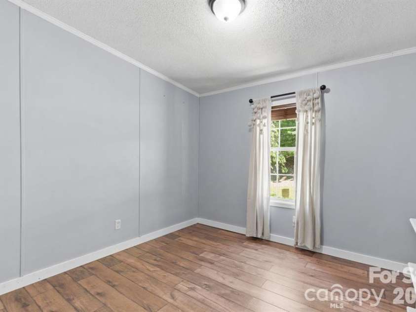 122 Fallswood Court, Hendersonville, NC 28739.  MLS# CAR4413913, YatesRealty ID 23063. 
