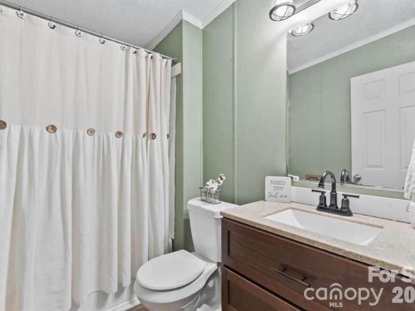 122 Fallswood Court, Hendersonville, NC 28739.  MLS# CAR4413913, YatesRealty ID 23063. 