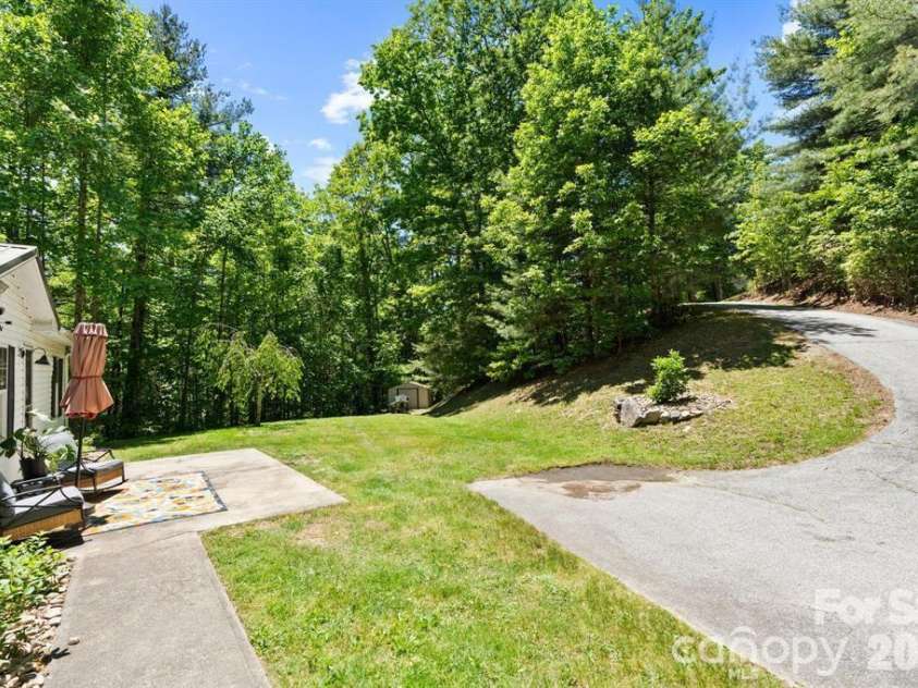 122 Fallswood Court, Hendersonville, NC 28739.  MLS# CAR4413913, YatesRealty ID 23063. 