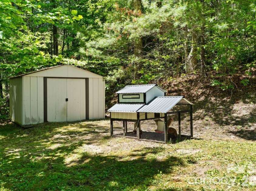 122 Fallswood Court, Hendersonville, NC 28739.  MLS# CAR4413913, YatesRealty ID 23063. 
