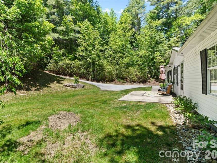 122 Fallswood Court, Hendersonville, NC 28739.  MLS# CAR4413913, YatesRealty ID 23063. 