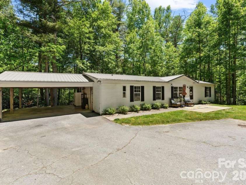 122 Fallswood Court, Hendersonville, NC 28739.  MLS# CAR4413913, YatesRealty ID 23063. 