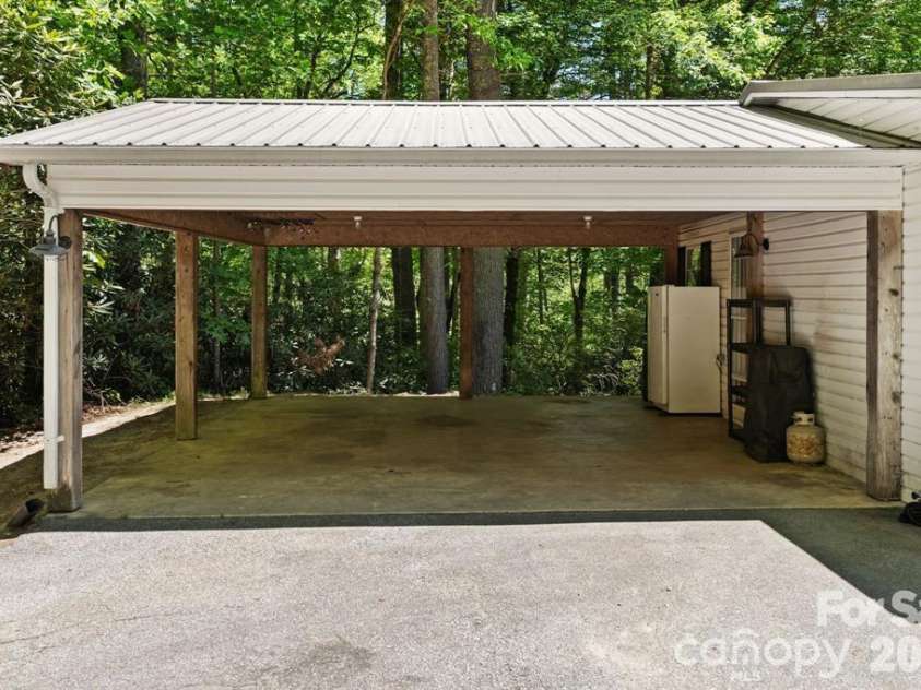 122 Fallswood Court, Hendersonville, NC 28739.  MLS# CAR4413913, YatesRealty ID 23063. 