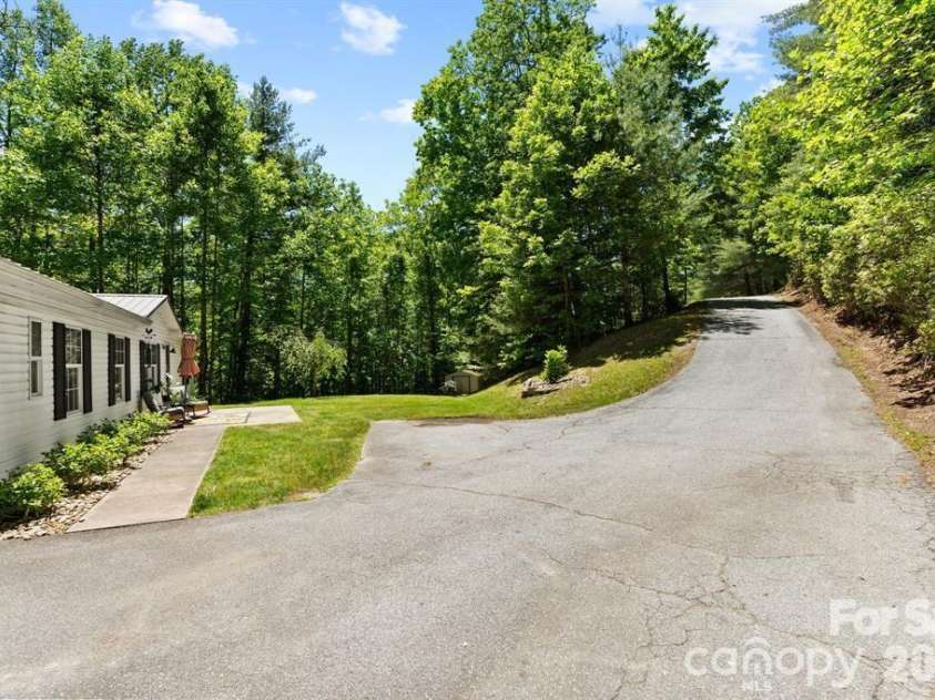 122 Fallswood Court, Hendersonville, NC 28739.  MLS# CAR4413913, YatesRealty ID 23063. 