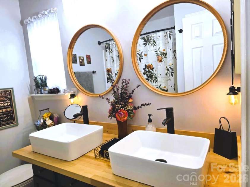 311 Wilkes Place Drive, Fort Mill, SC 29715.  MLS# CAR4276333, YatesRealty ID 23064. 