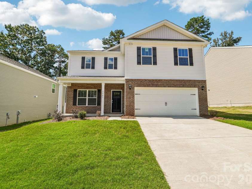 604 17th Avenue Drive, Hickory, NC 28601.  MLS# CAR4371819, YatesRealty ID 23066. 