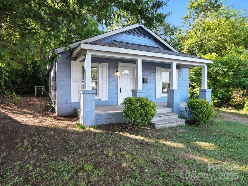 116 Honeywood Avenue, Charlotte, NC 28216.  MLS# CAR4276577, YatesRealty ID 23067. 
