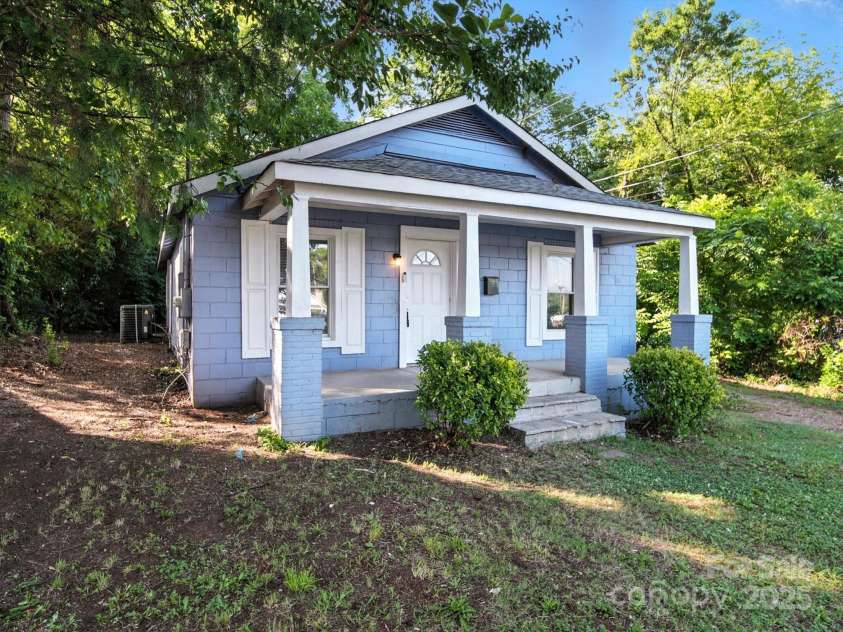 116 Honeywood Avenue, Charlotte, NC 28216.  MLS# CAR4276577, YatesRealty ID 23067. 