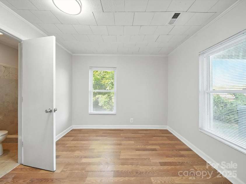 116 Honeywood Avenue, Charlotte, NC 28216.  MLS# CAR4276577, YatesRealty ID 23067. 