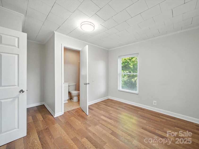 116 Honeywood Avenue, Charlotte, NC 28216.  MLS# CAR4276577, YatesRealty ID 23067. 