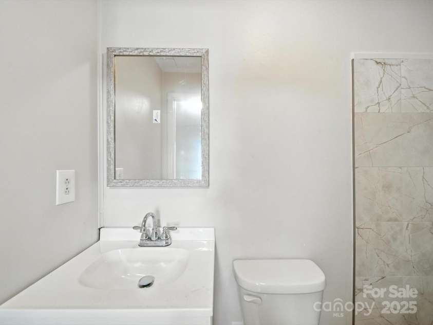 116 Honeywood Avenue, Charlotte, NC 28216.  MLS# CAR4276577, YatesRealty ID 23067. 