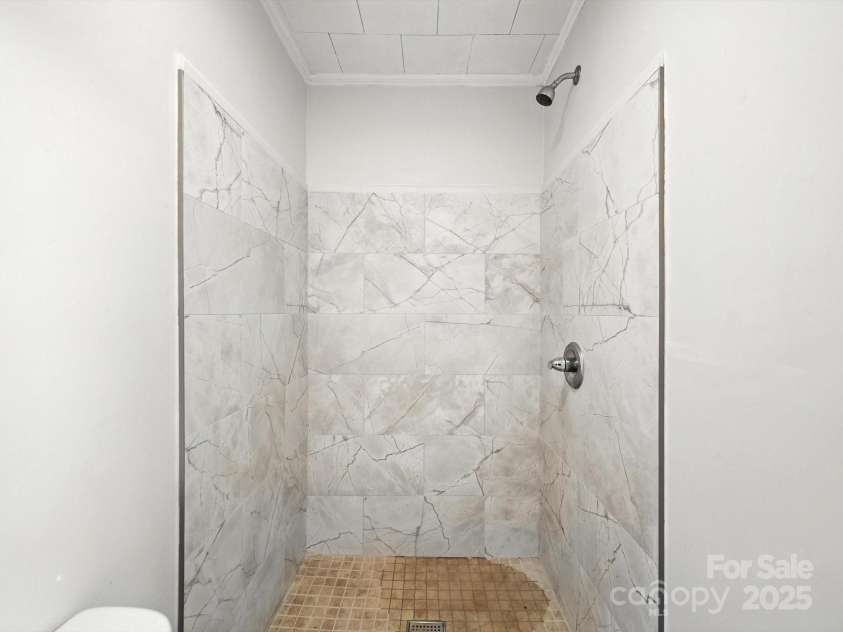 116 Honeywood Avenue, Charlotte, NC 28216.  MLS# CAR4276577, YatesRealty ID 23067. 