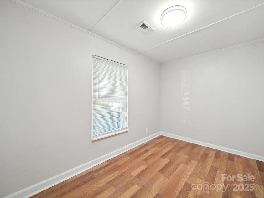 116 Honeywood Avenue, Charlotte, NC 28216.  MLS# CAR4276577, YatesRealty ID 23067. 
