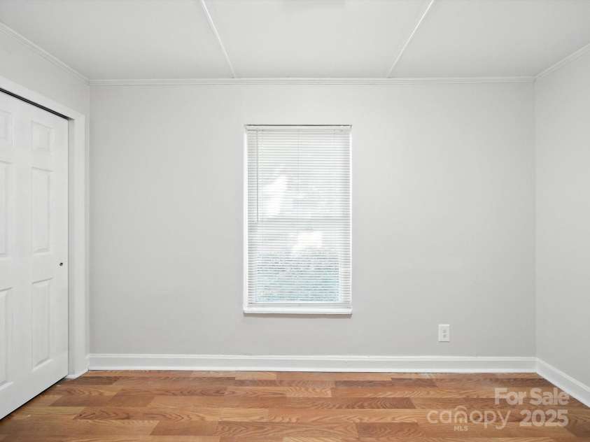 116 Honeywood Avenue, Charlotte, NC 28216.  MLS# CAR4276577, YatesRealty ID 23067. 