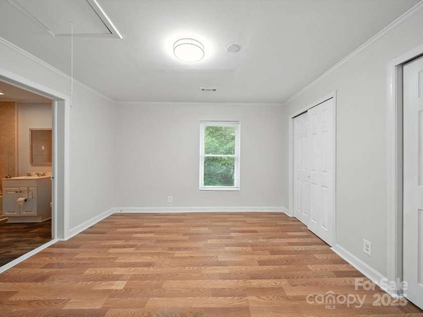 116 Honeywood Avenue, Charlotte, NC 28216.  MLS# CAR4276577, YatesRealty ID 23067. 