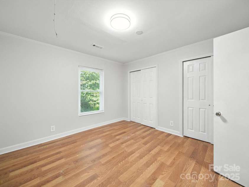 116 Honeywood Avenue, Charlotte, NC 28216.  MLS# CAR4276577, YatesRealty ID 23067. 
