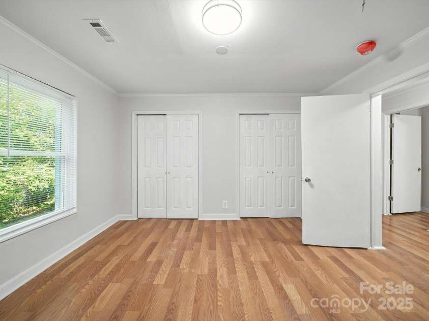 116 Honeywood Avenue, Charlotte, NC 28216.  MLS# CAR4276577, YatesRealty ID 23067. 