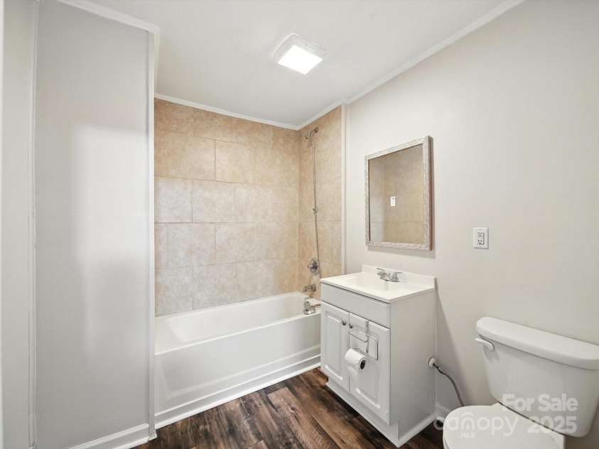 116 Honeywood Avenue, Charlotte, NC 28216.  MLS# CAR4276577, YatesRealty ID 23067. 