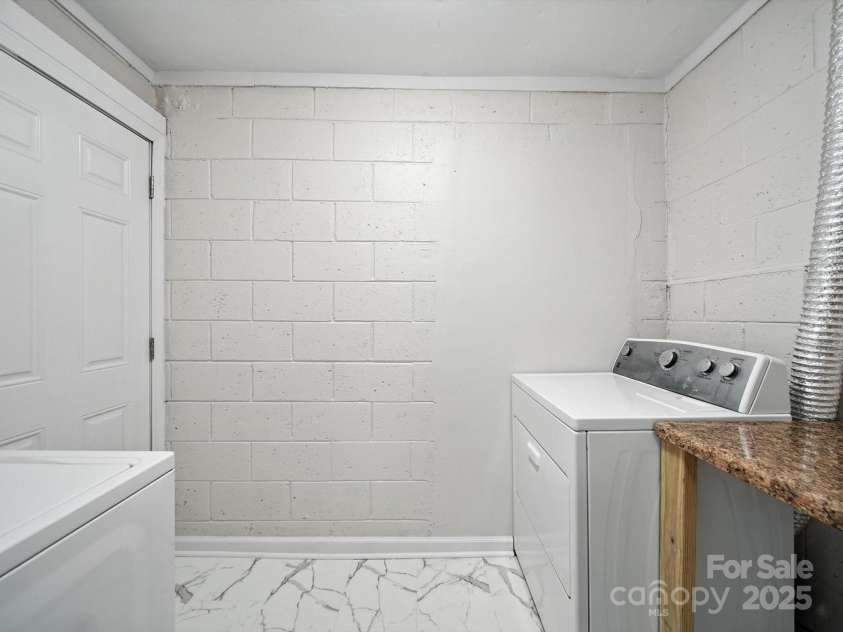 116 Honeywood Avenue, Charlotte, NC 28216.  MLS# CAR4276577, YatesRealty ID 23067. 