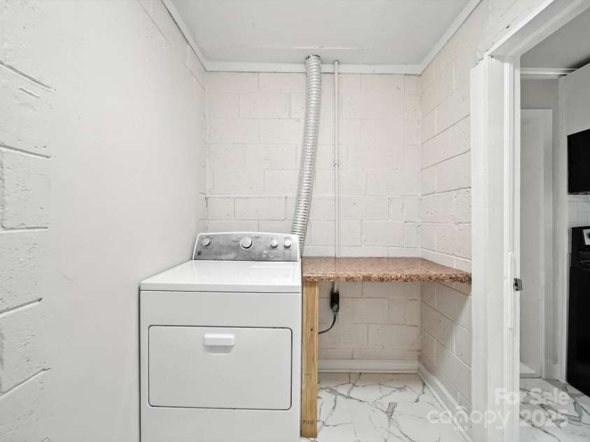 116 Honeywood Avenue, Charlotte, NC 28216.  MLS# CAR4276577, YatesRealty ID 23067. 