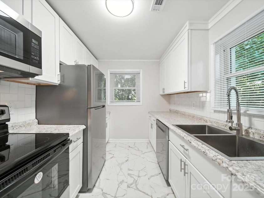 116 Honeywood Avenue, Charlotte, NC 28216.  MLS# CAR4276577, YatesRealty ID 23067. 