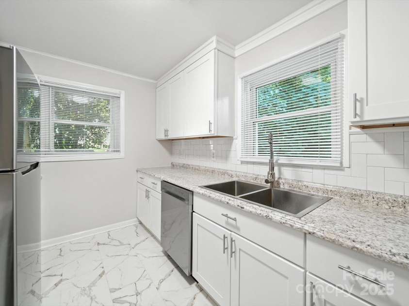 116 Honeywood Avenue, Charlotte, NC 28216.  MLS# CAR4276577, YatesRealty ID 23067. 