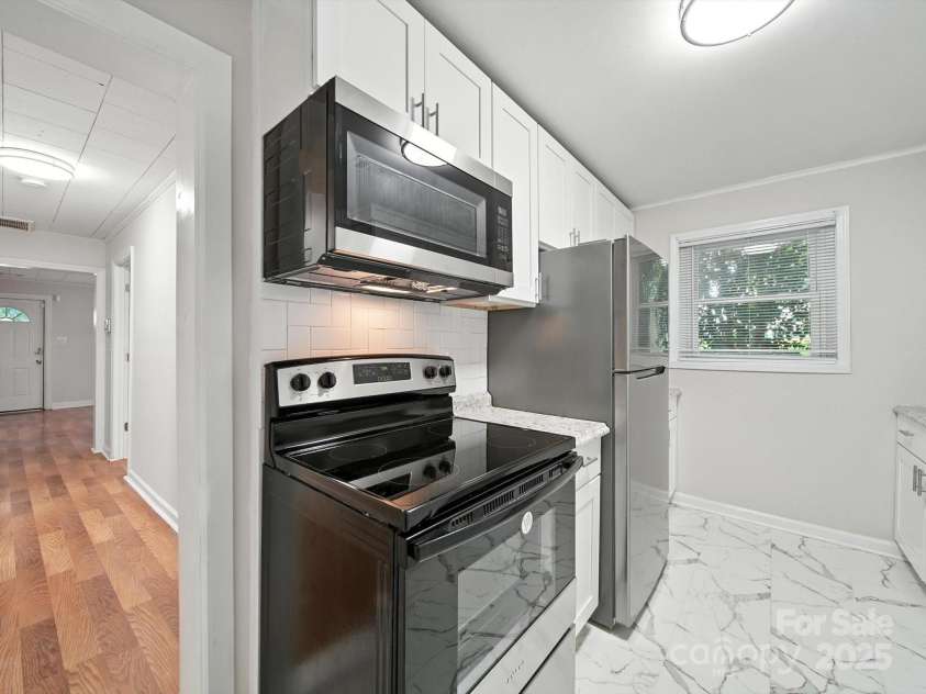 116 Honeywood Avenue, Charlotte, NC 28216.  MLS# CAR4276577, YatesRealty ID 23067. 