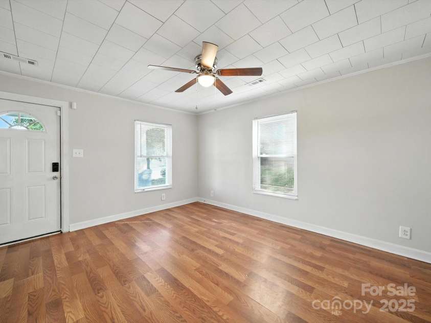 116 Honeywood Avenue, Charlotte, NC 28216.  MLS# CAR4276577, YatesRealty ID 23067. 