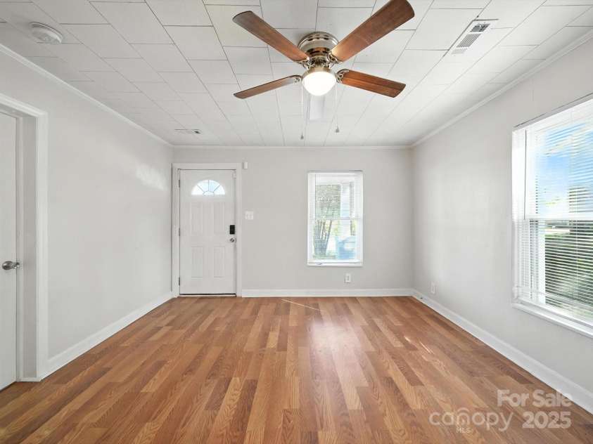 116 Honeywood Avenue, Charlotte, NC 28216.  MLS# CAR4276577, YatesRealty ID 23067. 