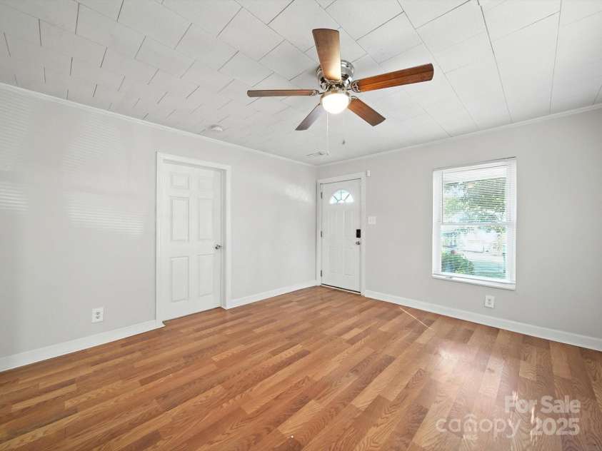 116 Honeywood Avenue, Charlotte, NC 28216.  MLS# CAR4276577, YatesRealty ID 23067. 