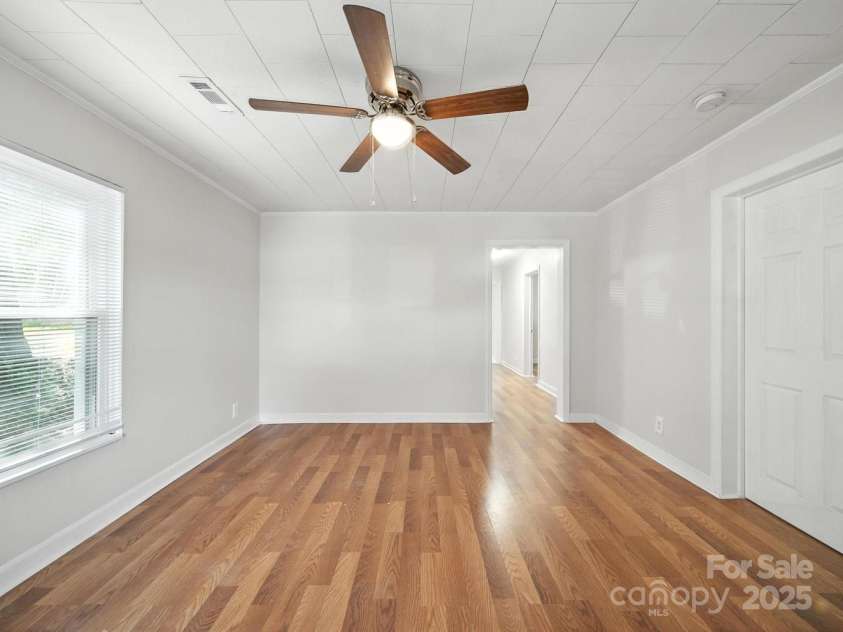 116 Honeywood Avenue, Charlotte, NC 28216.  MLS# CAR4276577, YatesRealty ID 23067. 