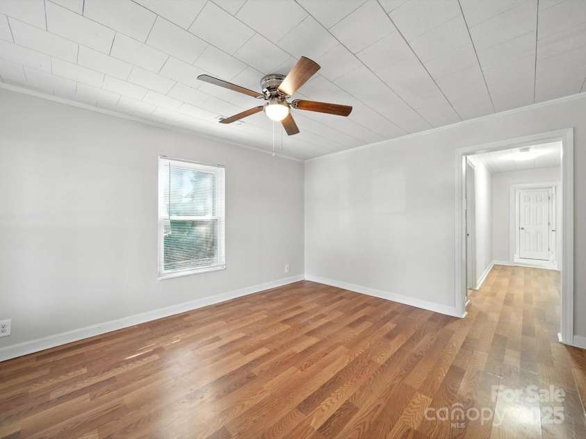 116 Honeywood Avenue, Charlotte, NC 28216.  MLS# CAR4276577, YatesRealty ID 23067. 