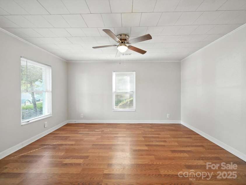 116 Honeywood Avenue, Charlotte, NC 28216.  MLS# CAR4276577, YatesRealty ID 23067. 