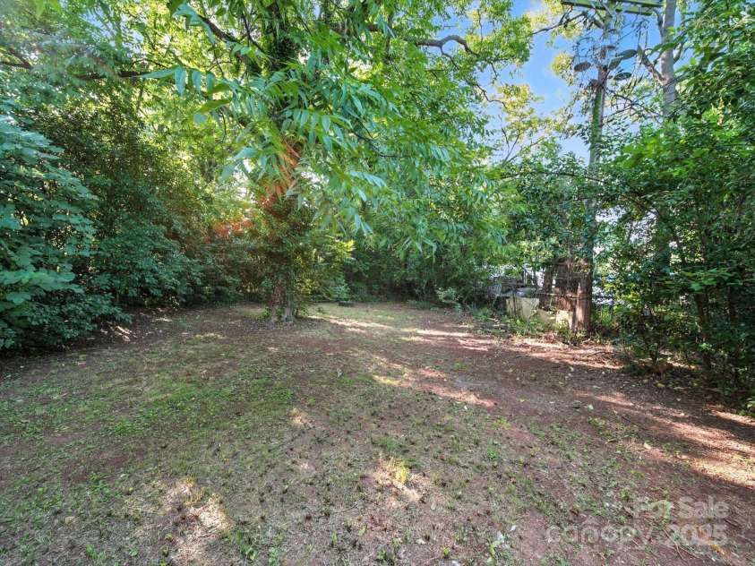 116 Honeywood Avenue, Charlotte, NC 28216.  MLS# CAR4276577, YatesRealty ID 23067. 