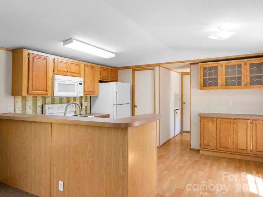 111 Otter Ridge Drive, Leicester, NC 28748.  MLS# CAR4378158, YatesRealty ID 23068. Kitchen