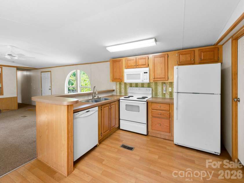 111 Otter Ridge Drive, Leicester, NC 28748.  MLS# CAR4378158, YatesRealty ID 23068. Kitchen