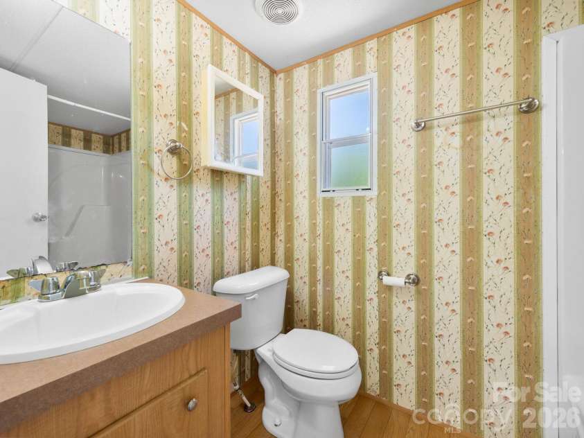 111 Otter Ridge Drive, Leicester, NC 28748.  MLS# CAR4378158, YatesRealty ID 23068. Primary Bath